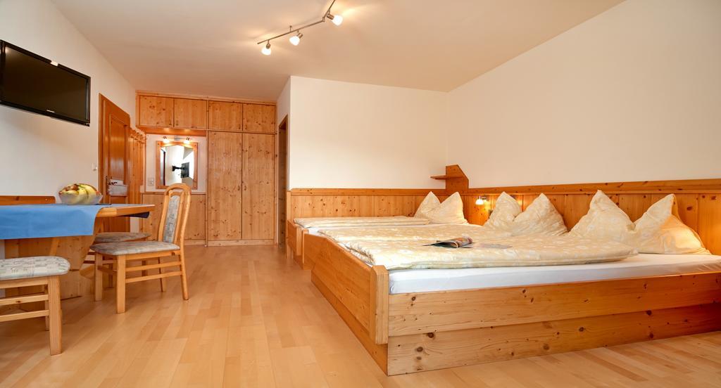 Hubertushof Hotel Latschach ober dem Faakersee Bagian luar foto