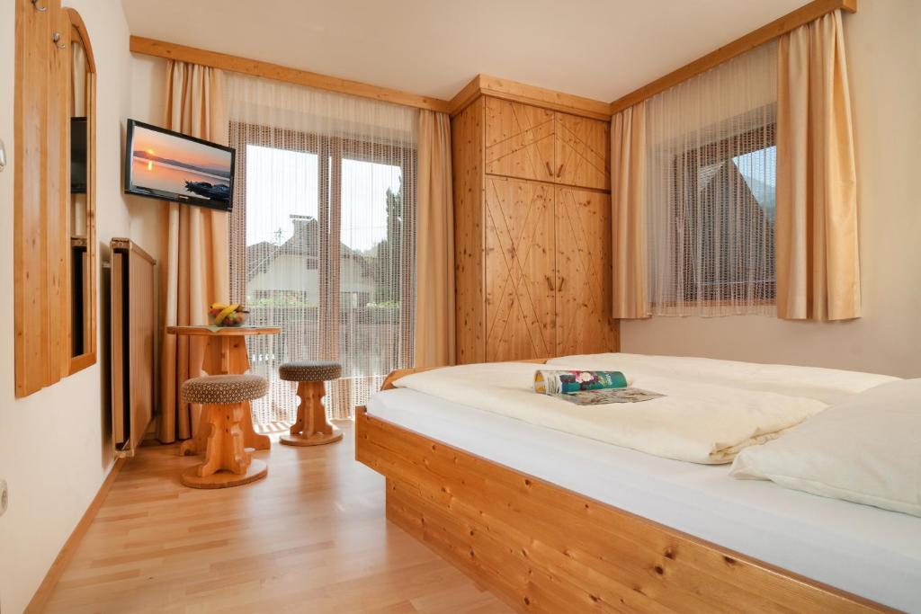 Hubertushof Hotel Latschach ober dem Faakersee Ruang foto