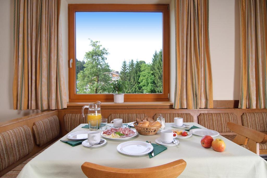 Hubertushof Hotel Latschach ober dem Faakersee Ruang foto