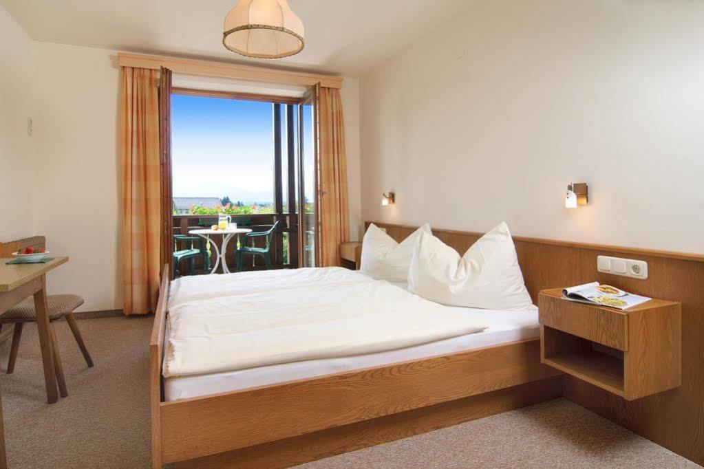 Hubertushof Hotel Latschach ober dem Faakersee Bagian luar foto