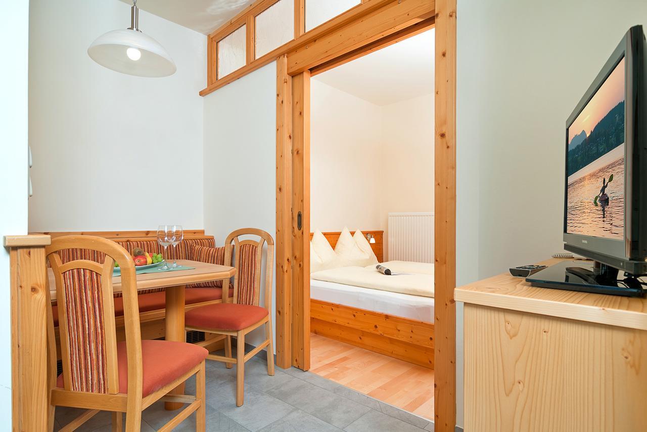 Hubertushof Hotel Latschach ober dem Faakersee Bagian luar foto